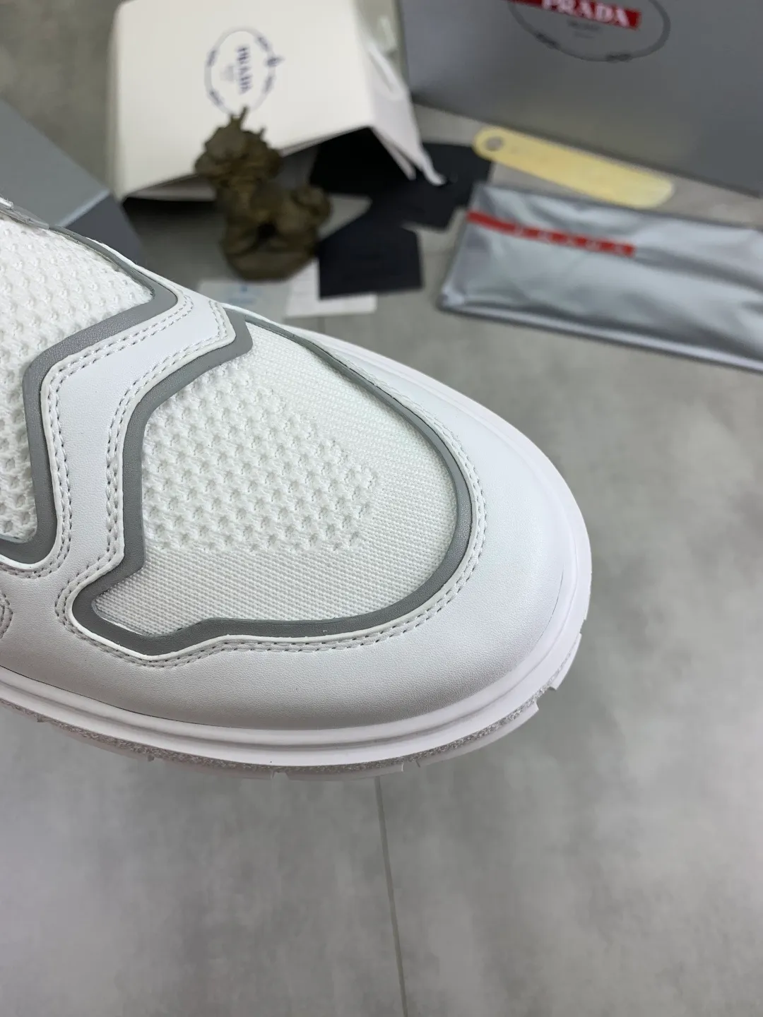 Men's shoes 💰P600💰 [New style] Flying weave series (summer must-have) is now available on the official website, 🆘 Trendy brand (Prada) mainly promotes popular models, avant-garde and versatile fashionable men's shoes, private version mold opening, cowhide surface splicing 1:1.. Fashionable and simple, original imported cowhide and cowhide leather feet; the atmosphere and personality are more fashionable, eye-catching and pursuing class. It will subvert the old idea and be a must-have for fashion trendsetters with you! Must keep it for yourself! High-end comfort and low-end, high-end quality workmanship. Size: 38-45 4️⃣colors available.